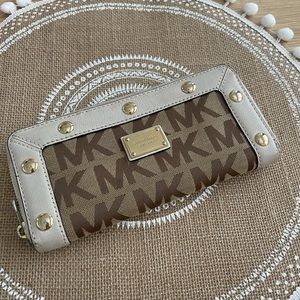 Michael Kors Wallet White and Brown